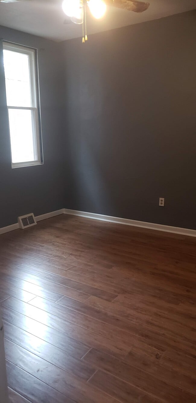 Building Photo - 120 S Graham St