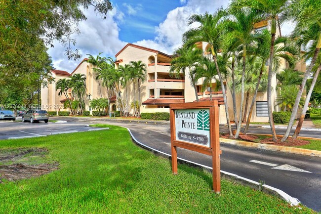 Building Photo - 9280 SW 123rd Ct