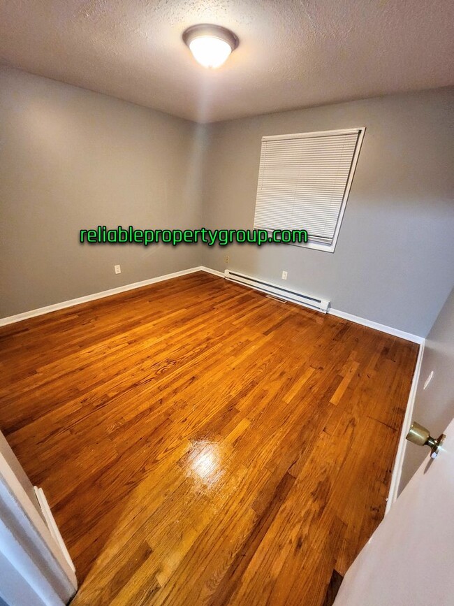 Building Photo - New Listing in Fort Wayne