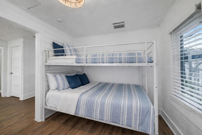 Building Photo - 308 SW 1st St