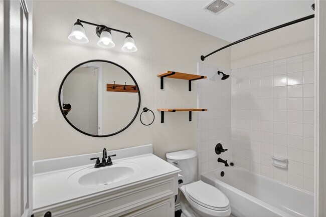 Building Photo - 4902 Lake Catherine Ct