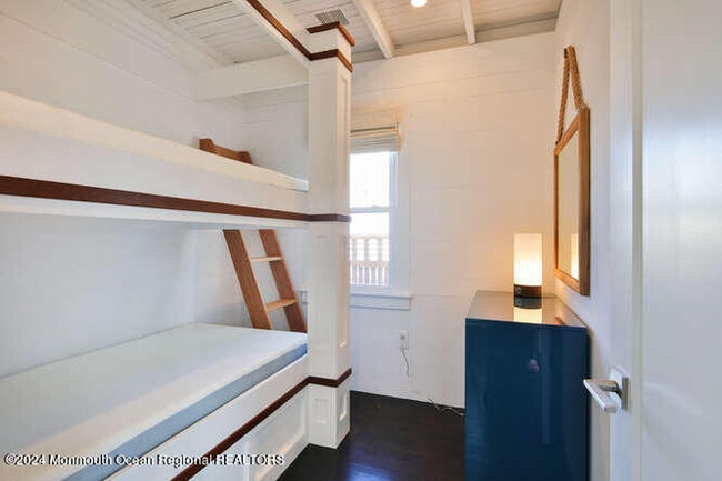 Building Photo - 20 E Goldsborough Ave