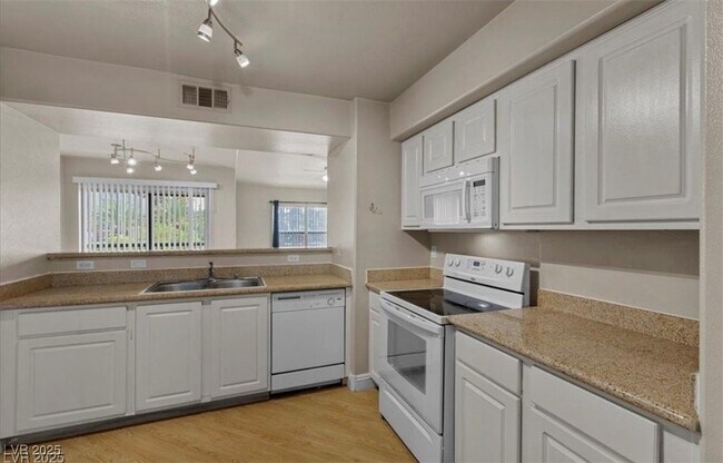 Building Photo - 8000 W Badura Ave