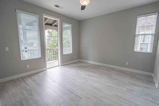 Building Photo - Woodland 3 Bedroom Home for Rent in Valencia!