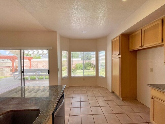 Building Photo - 1951 Devonshire Dr