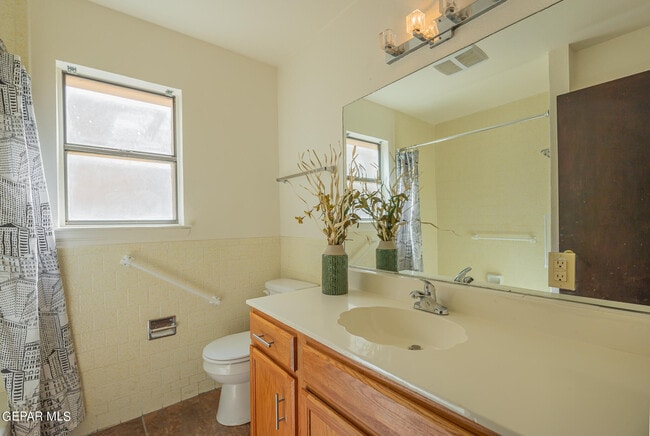 Building Photo - 6851 Ridge Top Dr