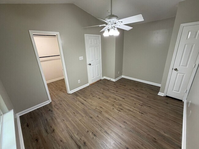 Building Photo - Beautiful 3-bedroom, 2.5-bathroom townhome