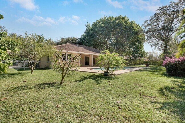 Building Photo - 13550 SW 82nd Ave