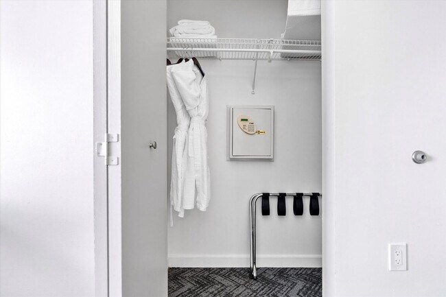 Building Photo - 2889 McFarlane Rd