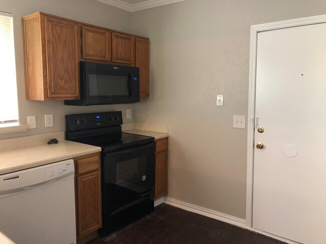 Building Photo - Charming 3 bed 2.5 baths in Rowlett!