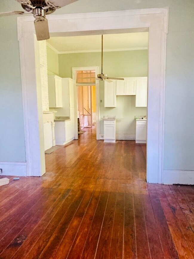 Building Photo - far1235