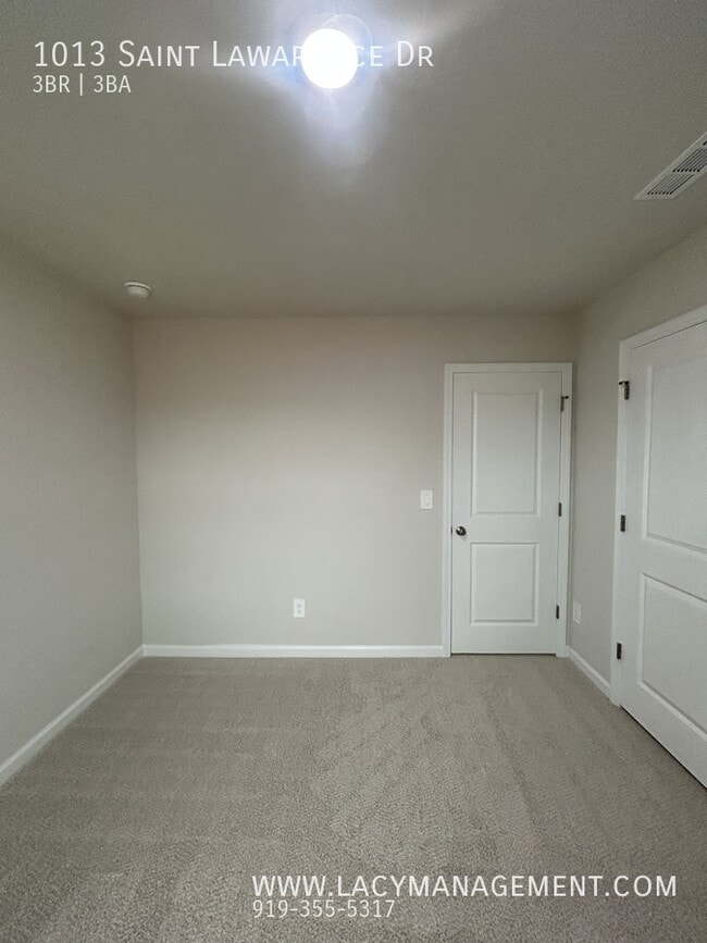 Building Photo - 1013 St Lawrence Dr