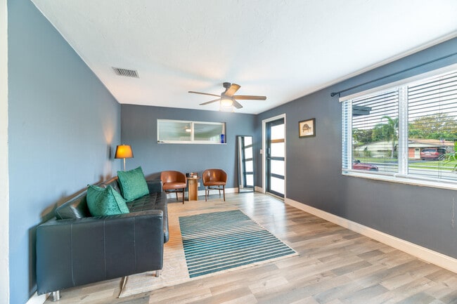 Building Photo - 5840 NE 1st Terrace