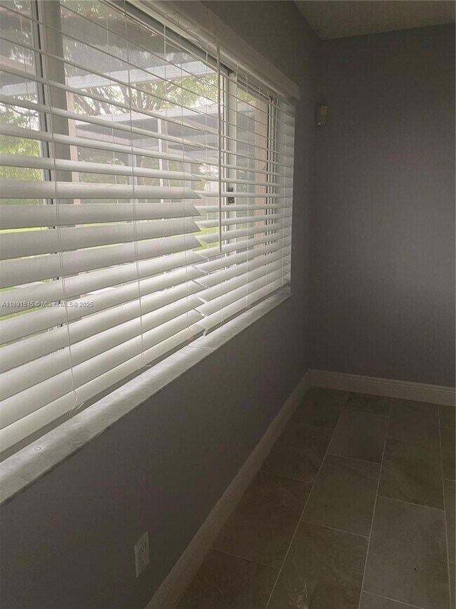 Building Photo - 549 NW 208th Way