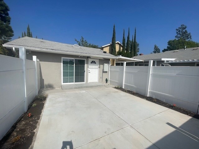 Building Photo - 11367 Reseda Blvd