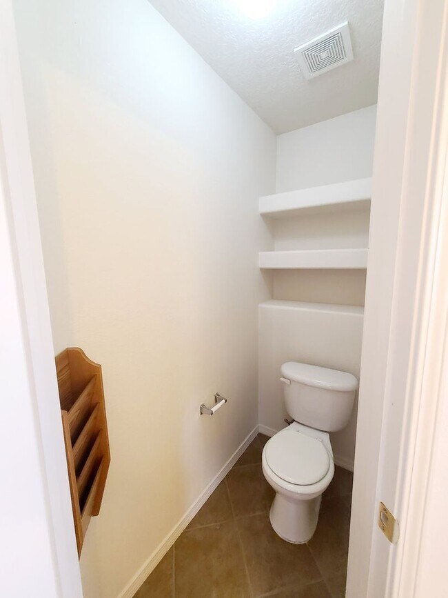 Building Photo - 3 bed 2 bath home in Huning Ranch.  MOVE I...