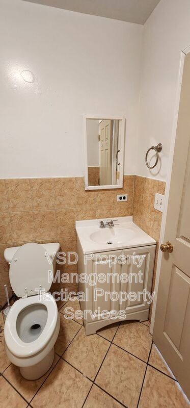 Building Photo - 3484 W 60th St