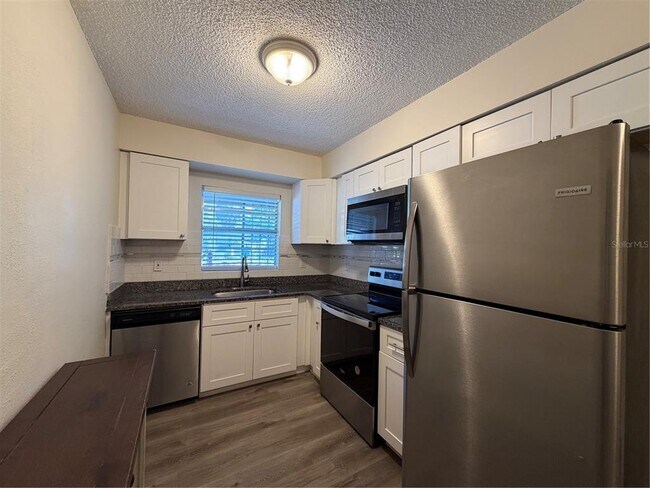 Building Photo - 1740 W Walnut St