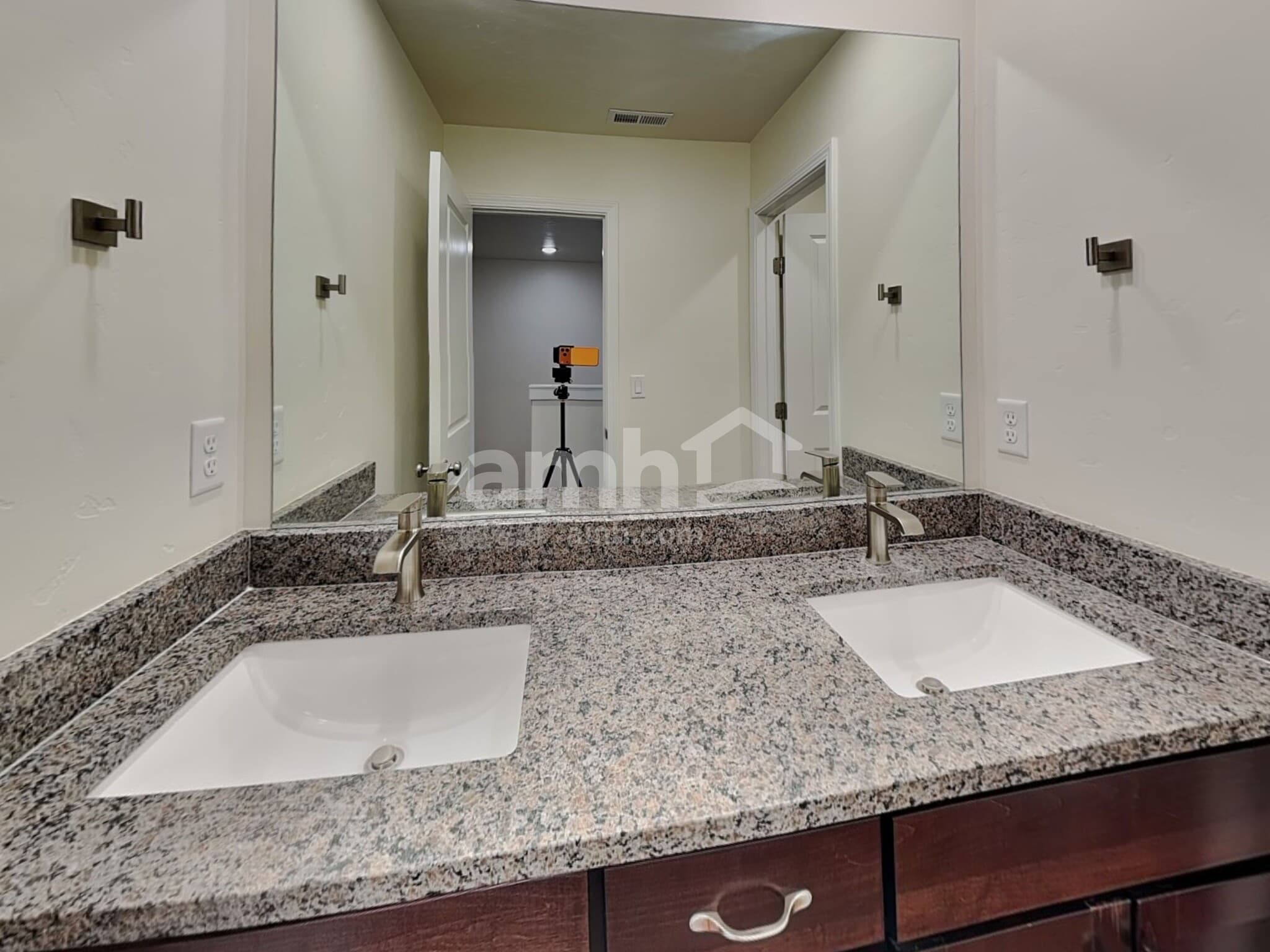 Building Photo - 5095 W Milliron Dr