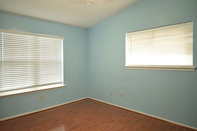 Building Photo - 10555 Turtlewood Ct