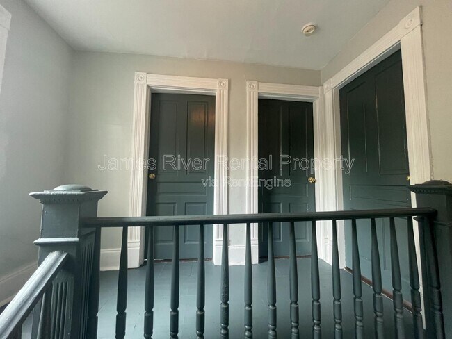 Building Photo - 2019 Main St