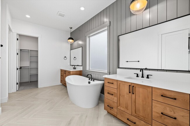 Building Photo - 5 Bedroom in Dry Creek Ranch