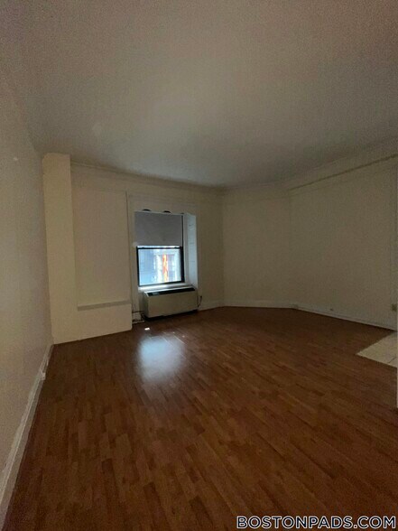 Building Photo - 62 Boylston St