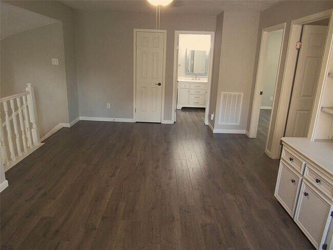 Building Photo - 3311 Golden Willow Dr