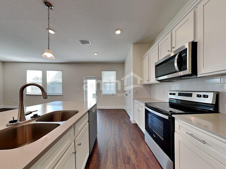 Building Photo - 2506 Sunrise Ct