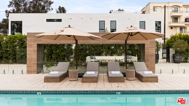 Building Photo - 505 S Barrington Ave