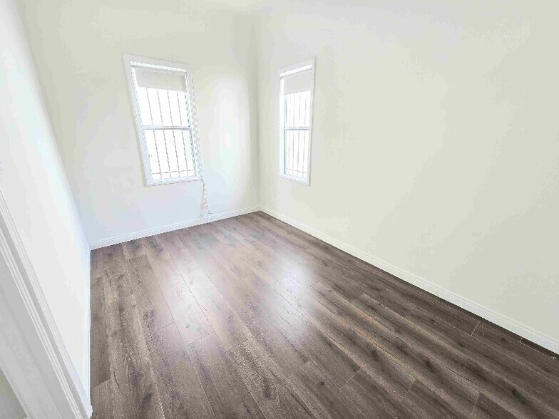 Building Photo - 851 Sanborn Ave