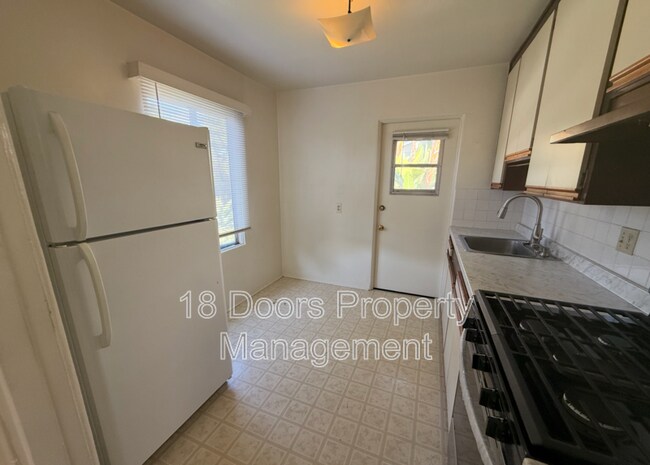 Building Photo - 859 Chalcedony St