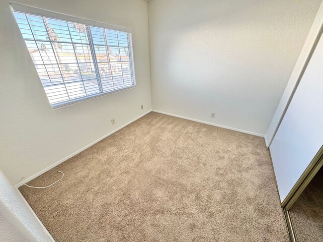 Building Photo - BRIGHT 2-BED CONDO LOCATED CENTRAL LAS VEGAS CONDO