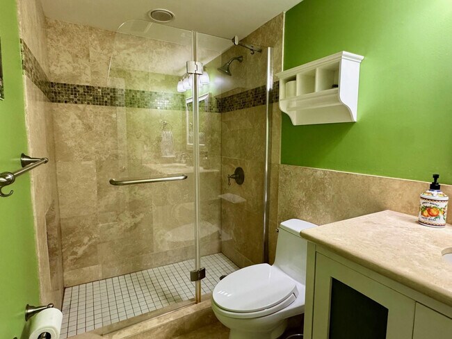 Building Photo - 3051 NE 47th Ct