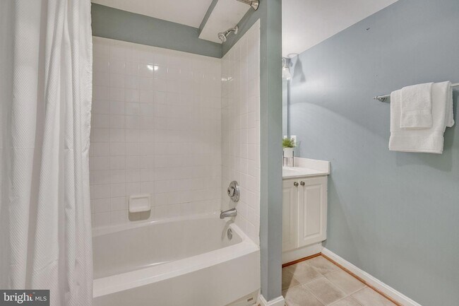 Building Photo - 4888 Ebb Tide Ct