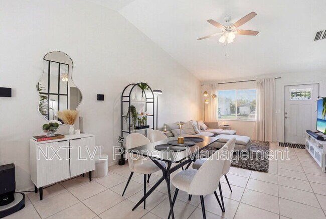 Building Photo - 8402 Matanzas Rd