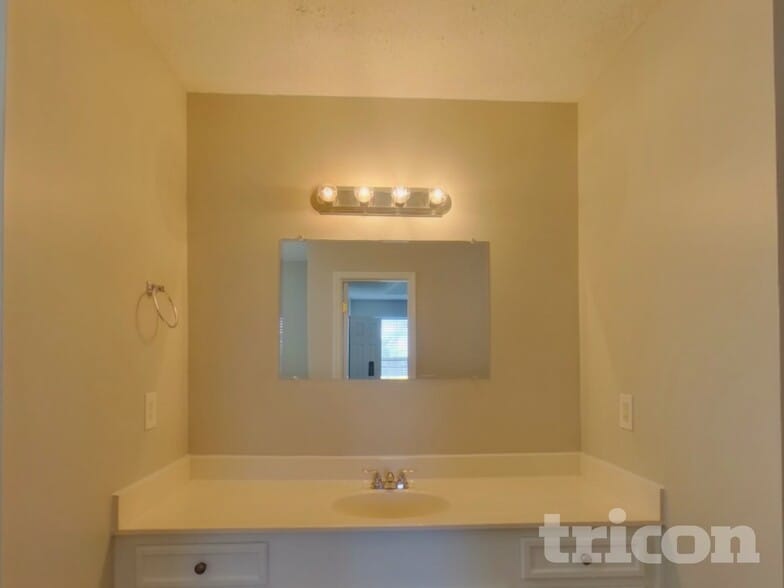 Building Photo - 4 Sweetberry Ct