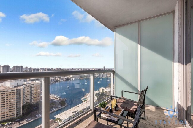 Building Photo - 2602 E Hallandale Beach Blvd