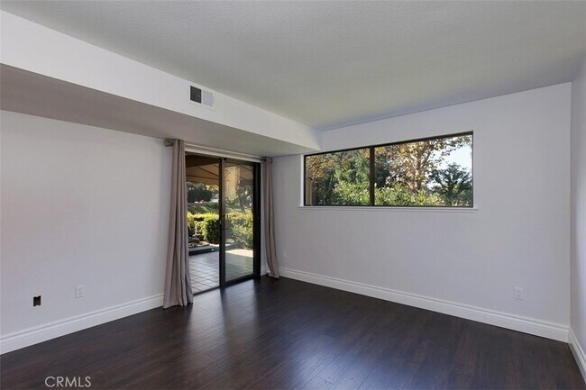 Building Photo - 31361 E Nine Dr