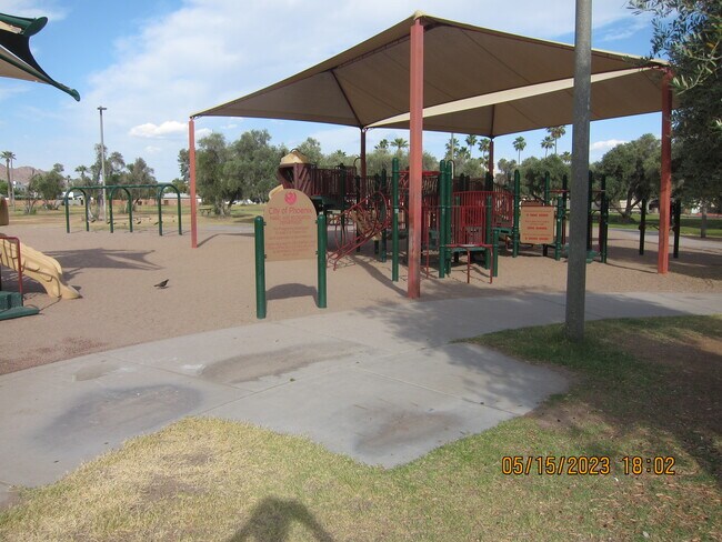 Building Photo - 3033 E Devonshire Ave