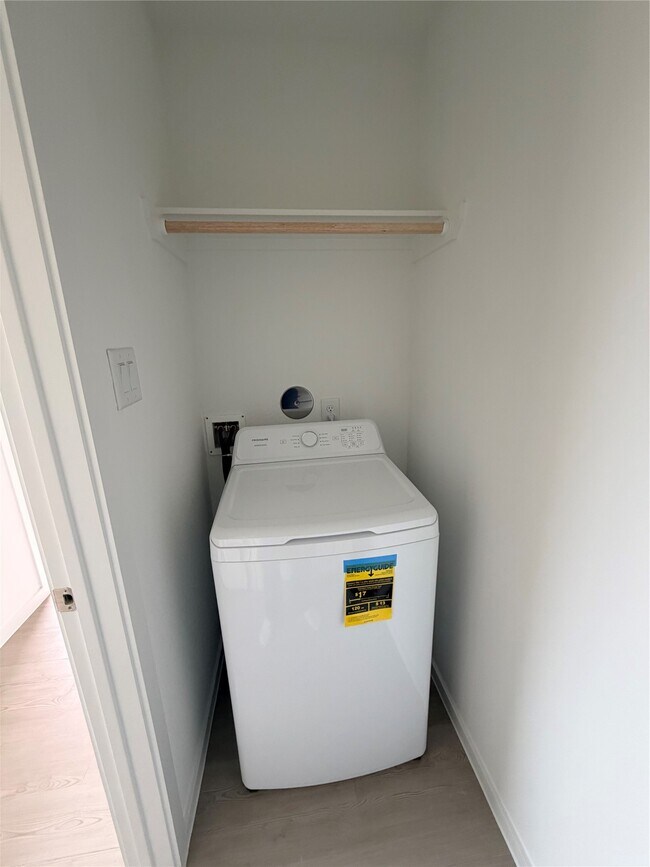 Building Photo - 29655 Knollwood Bay Rd