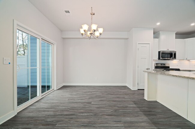 Building Photo - Relaxed Summerville Living Starts Here!