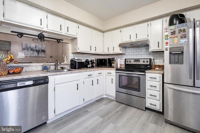 Building Photo - 9308 Canterbury Riding