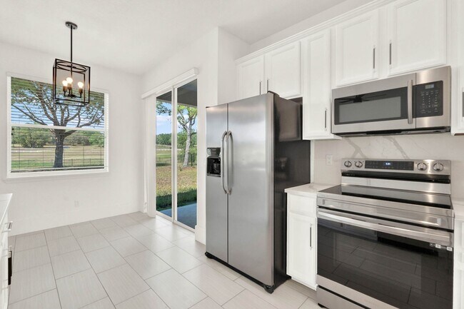 Building Photo - RENOVATED 5 BEDROOM FENCED IN, GOLF FRONTA...