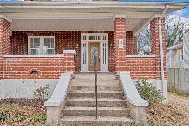 Building Photo - 1144 Wasena Ave SW