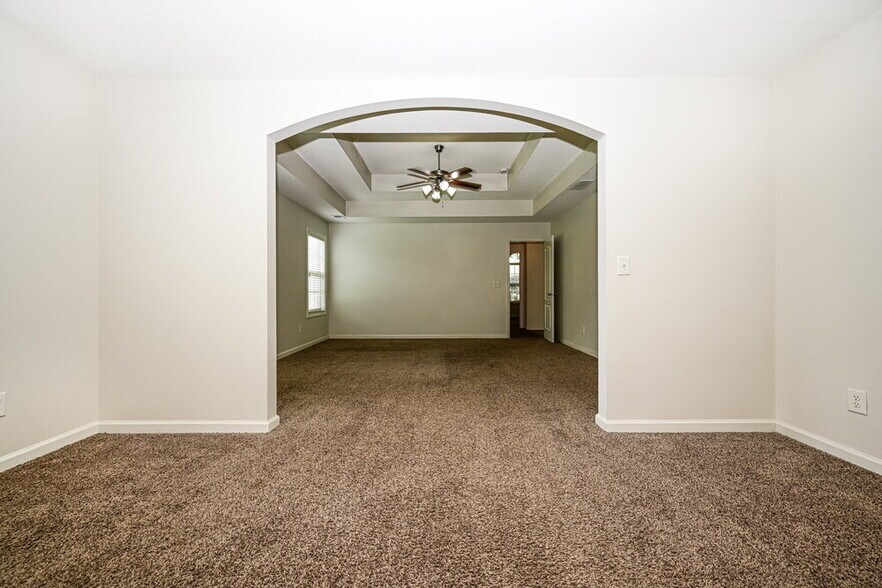 Building Photo - 3102 Delaware Loop
