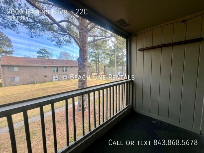 Building Photo - 2000 Greens Blvd