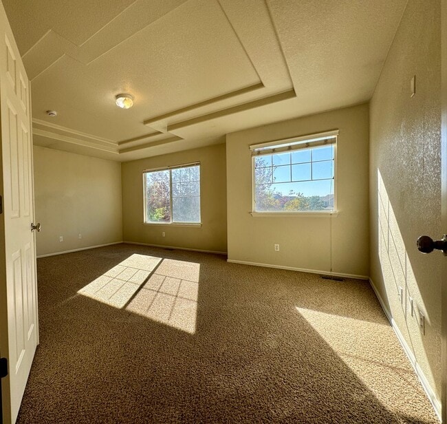 Building Photo - 3 Bedroom Home With Plenty of Space! Avail...