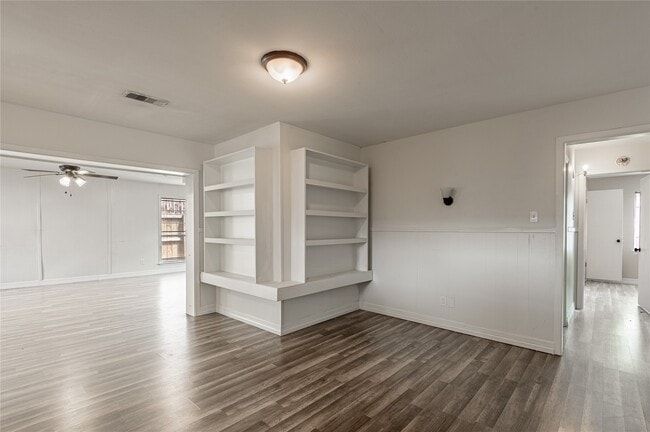 Building Photo - 1819 Ave Q