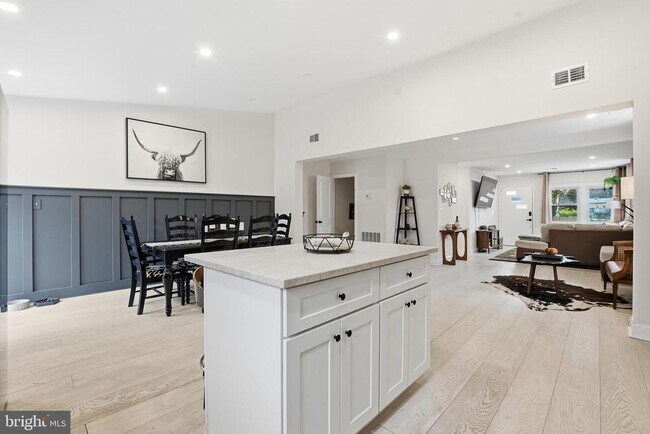 Building Photo - 7024 Lee Park Ct